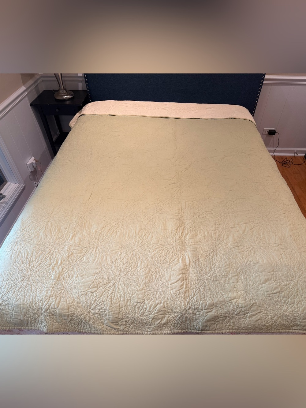 Reversible Cotton Coverlet – Sage Green & Cream, Full Size
